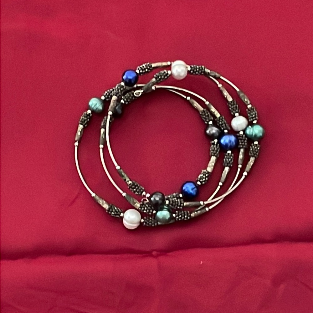 Multi colored beaded metal bracelet perfect for any outfit!